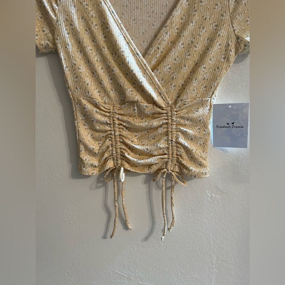 Rebellious dreamer yellow floral surplice top size Small NWT - Picture 3 of 5